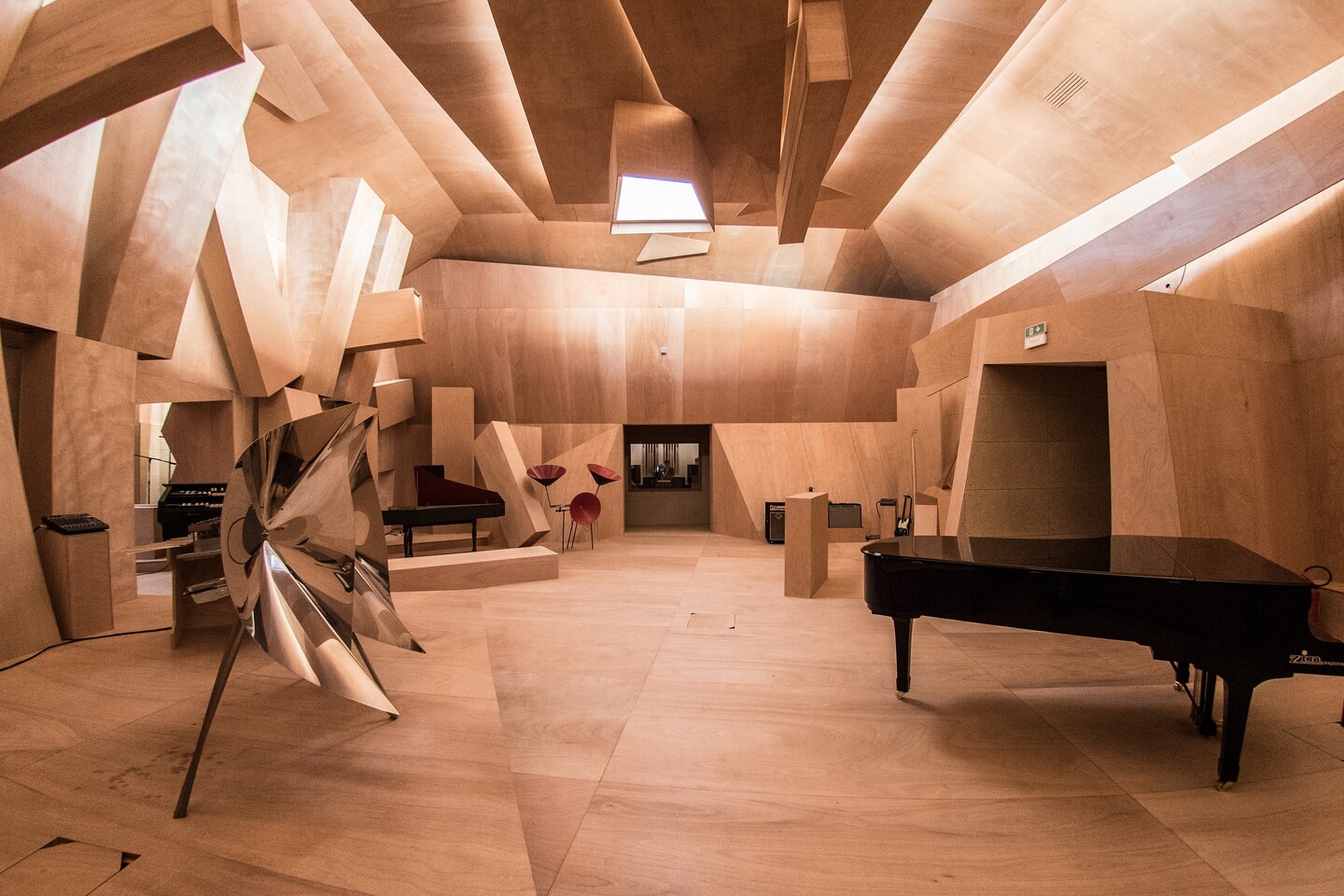 Xavier veilhan: studio venezia announcements e flux Interior design venezia