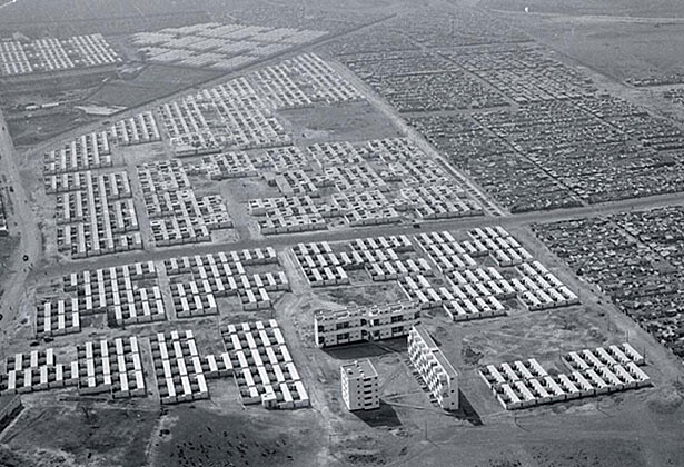 Collectivity - Andrés Jaque - Blue Sky Urbanism: The Socio-Territoriality  of Ultra-Clear