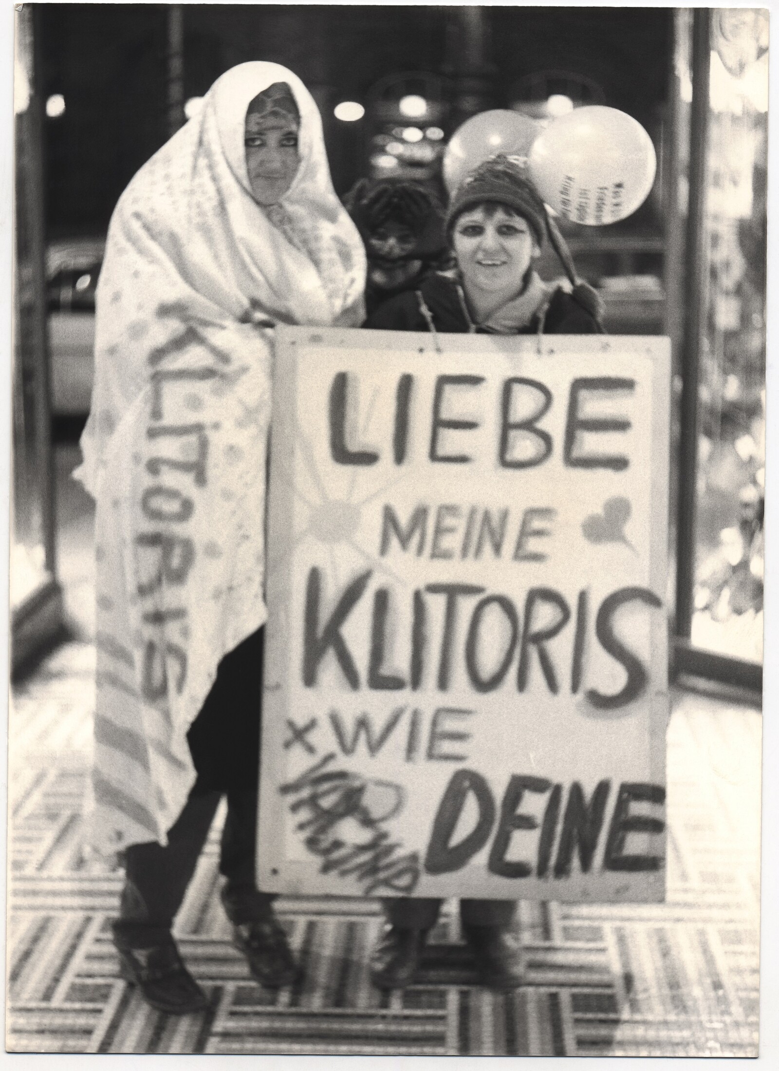 Feuilles neutres blanches quadrillées format A4 à 18 perforations Lindner.  (804a) - Philantologie