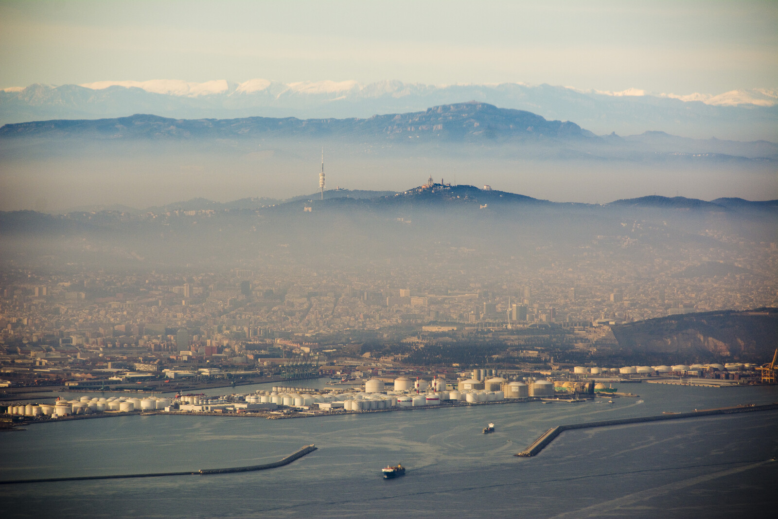 300.000 Km 2 Catalonia in Venice air aria aire Announcements