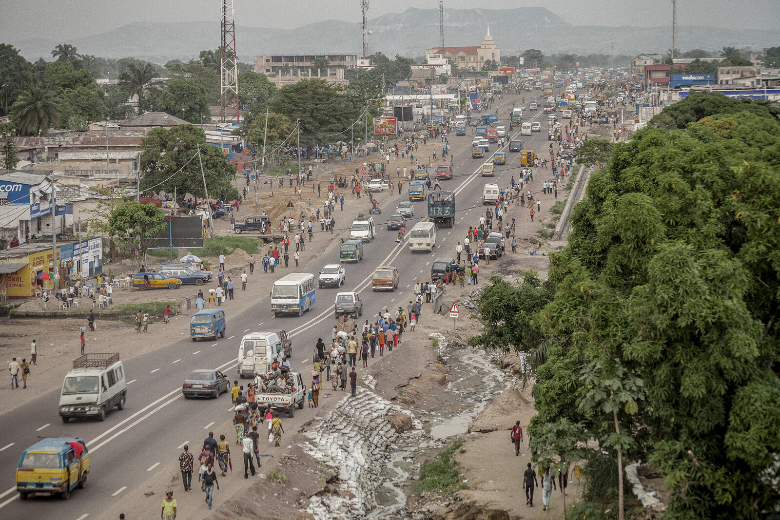 Sammy Baloji & Filip De Boeck: Urban Now: City Life in Congo -  Announcements - e-flux