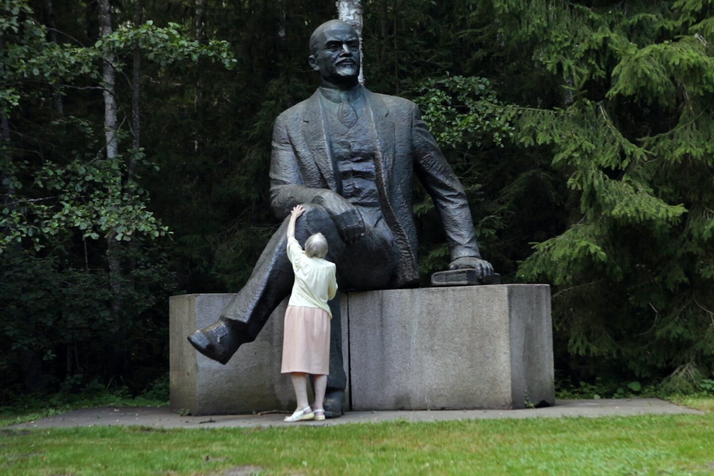 e-flux Screening Room - Emilija Škarnulytė: World and Its Models
