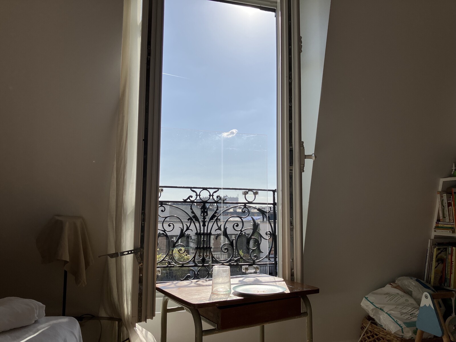 https://images.e-flux-systems.com/Jacob_Bromberg_workspace_window_Paris.jpg,1600