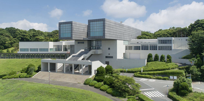 限定お買い得商品 Kitakyushu Municipal Museum of Arts - Directory - e-flux その他