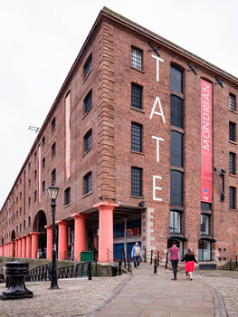 Seeking applications: Senior Curator - e-flux Education