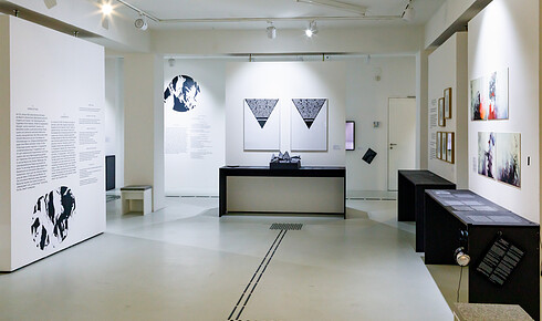 Criticism black 490x290 picture Criticism